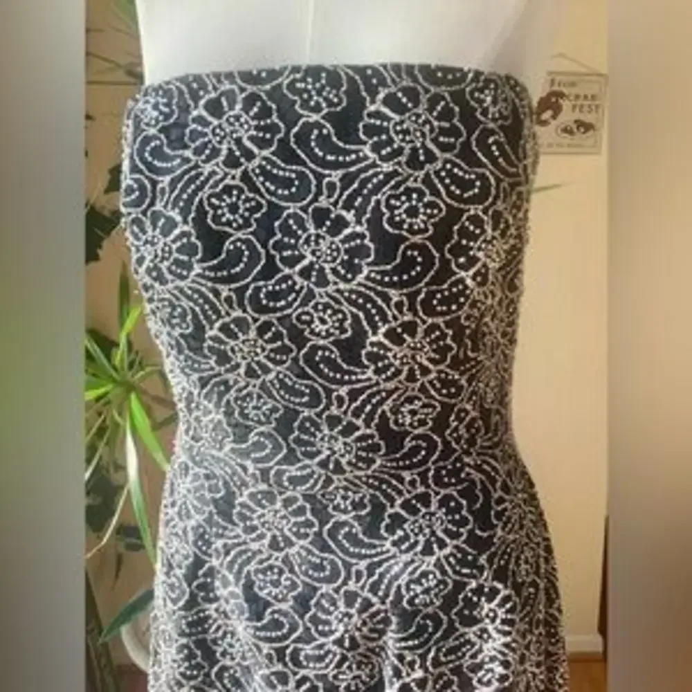 Carmen Marc Valvo beaded strapless long evening gown size 10 in Black